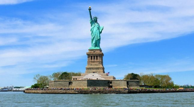 New York airport pick-up+ Philadelphia+ Washington, D.C.+Watkins Glen State Park+ Niagara Falls+ Toronto+ Ottawa+ Montreal+ Quebec City+ New York City 10-day Tour (JFK/LGA pick-up)