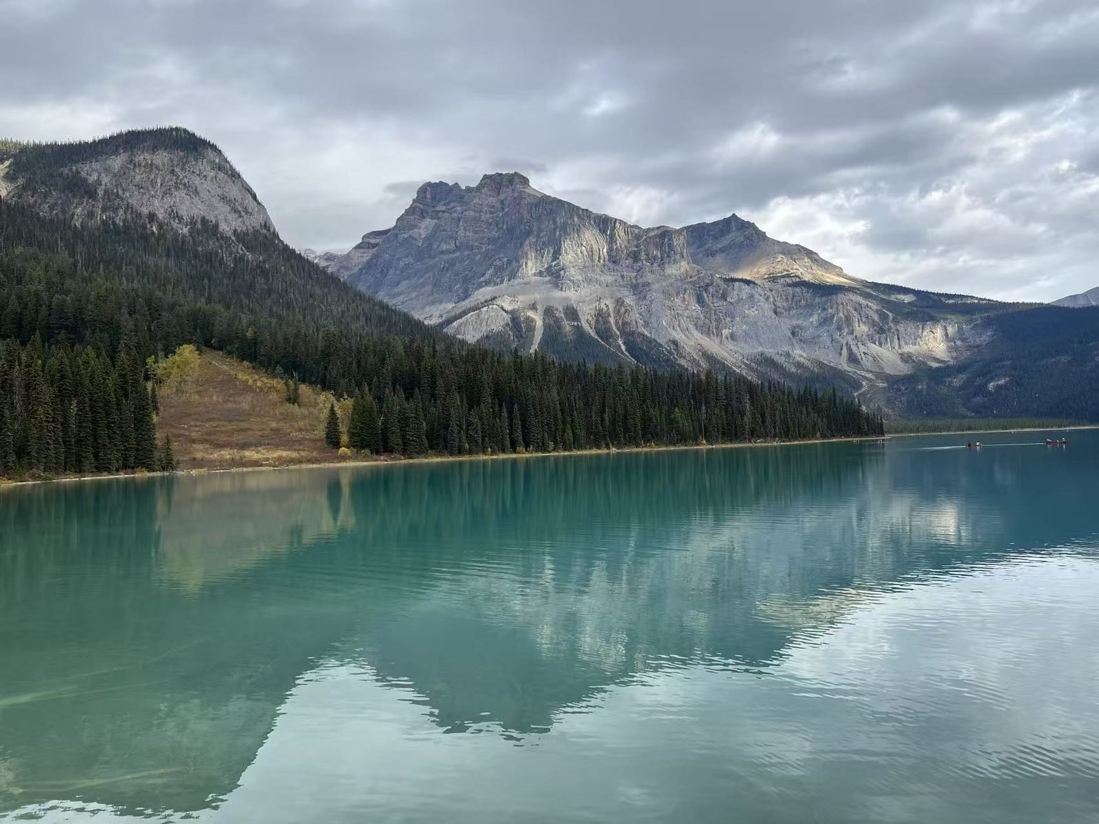2 Day Tour from Calgary to Yoho National Park, Lake Louise, and Columbia  Icefield