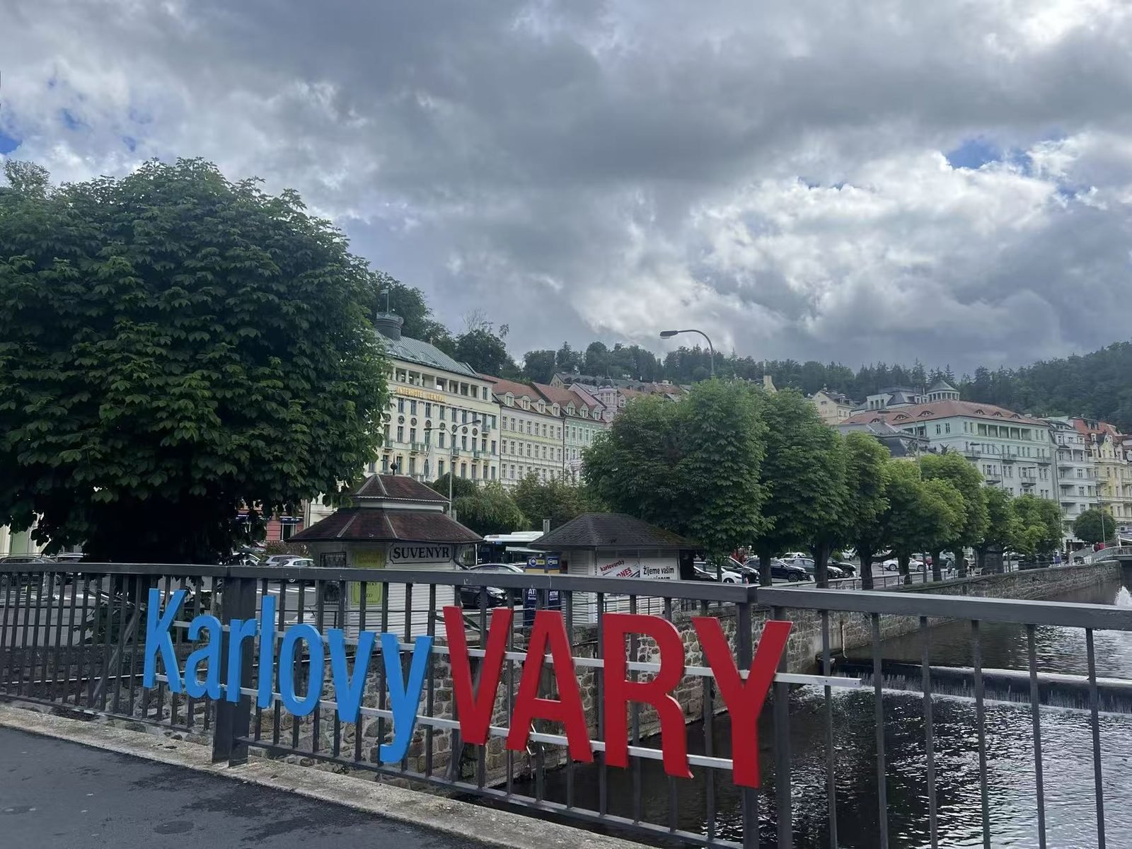[Blue] Frankfurt+ Prague+ BratiSlava+ Budapest+ Vienna+ Hallstatt+ Munich+ Vaduz +Zurich 9-Day Tour