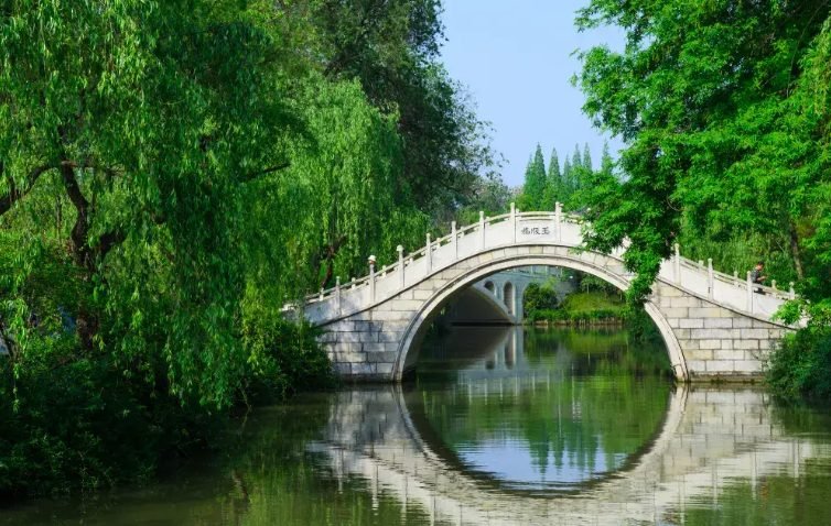 Shanghai, Suzhou, Zhenjiang, Yangzhou, Nanjing, and Hangzhou 8 Days and 7 Nights Tour 