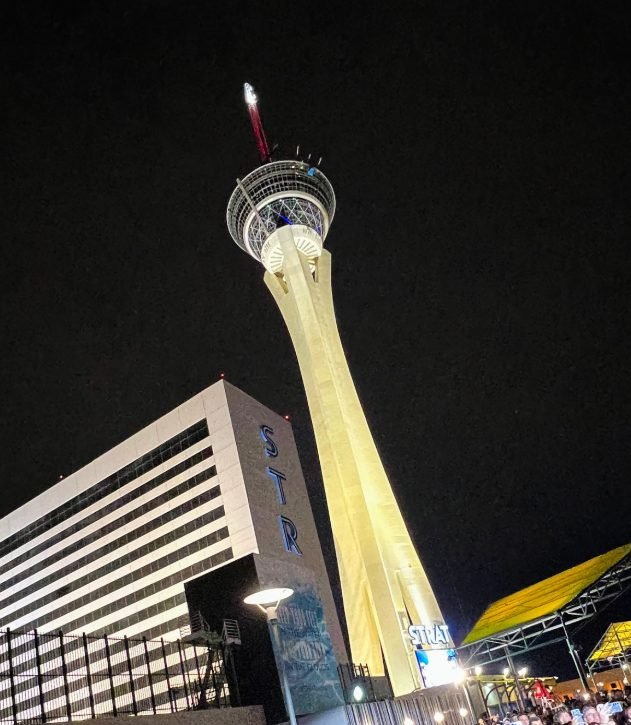 Los Angeles - Las Vegas Round Trip | Stay at The STRAT Hotel for 3 nights 4 days 3 nights tour (Packpage)
