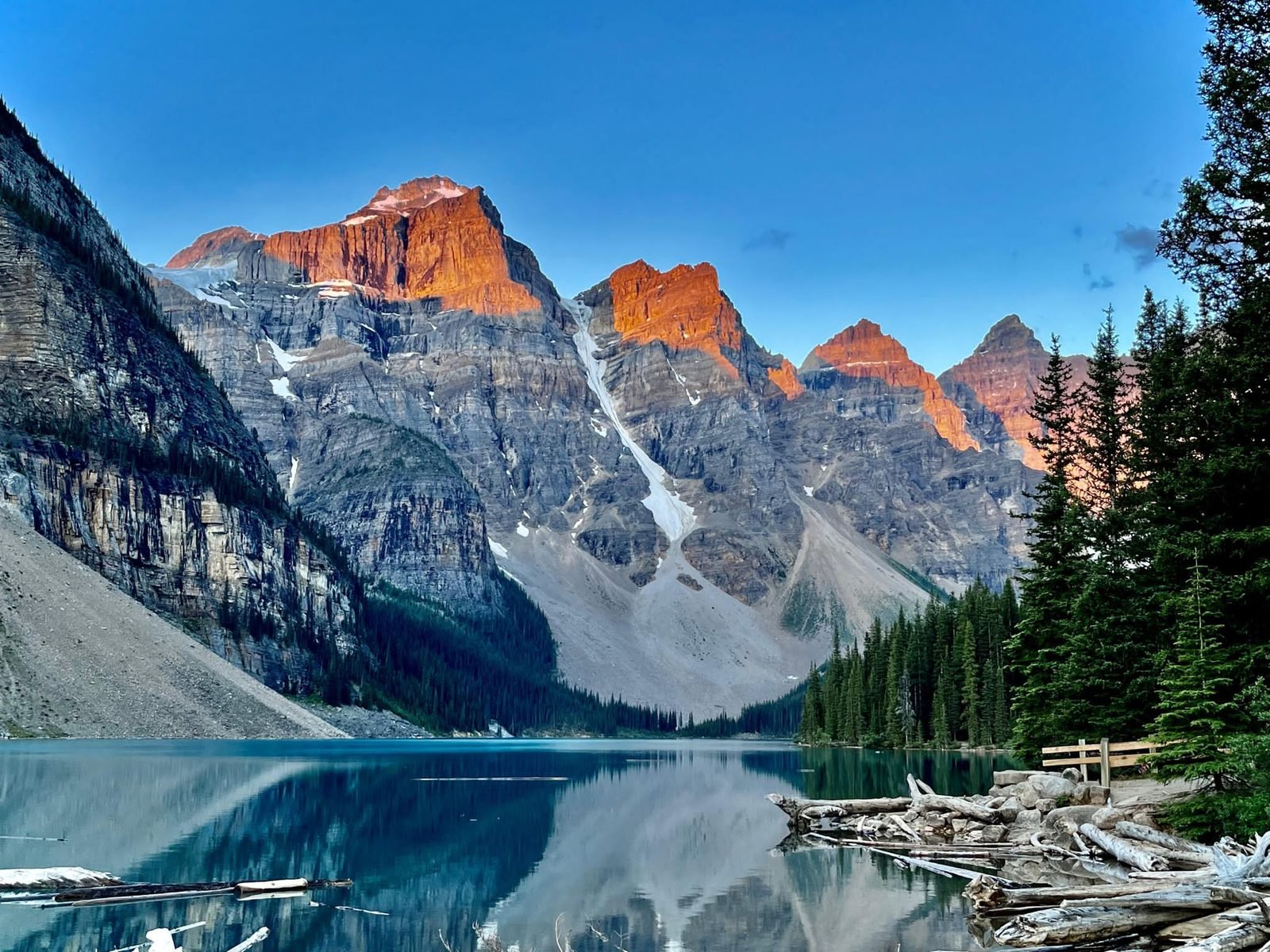Calgary pick-up+ Yoho National Park + Lake Louise+ Jasper National Park + Columbia Icefield 4-Day Tour 