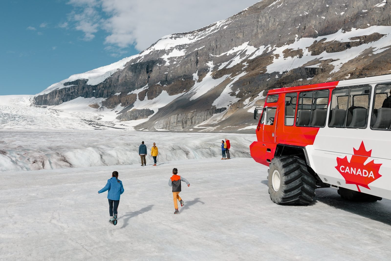 Juicy Premium || Small Group Tour with No More Than 13 People | 3-Day Tour of Calgary (Round Trip) + Lake Louise + Columbia Icefield + Sangwaputa Falls (One Night Stay at Glacier View Lodge)