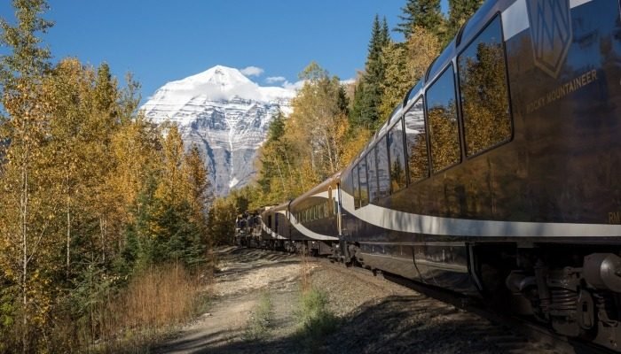Vancouver Airport Pickup+Victoria+Banff-Vancouver " Rocky Mountaineer " 5-day Train Tour