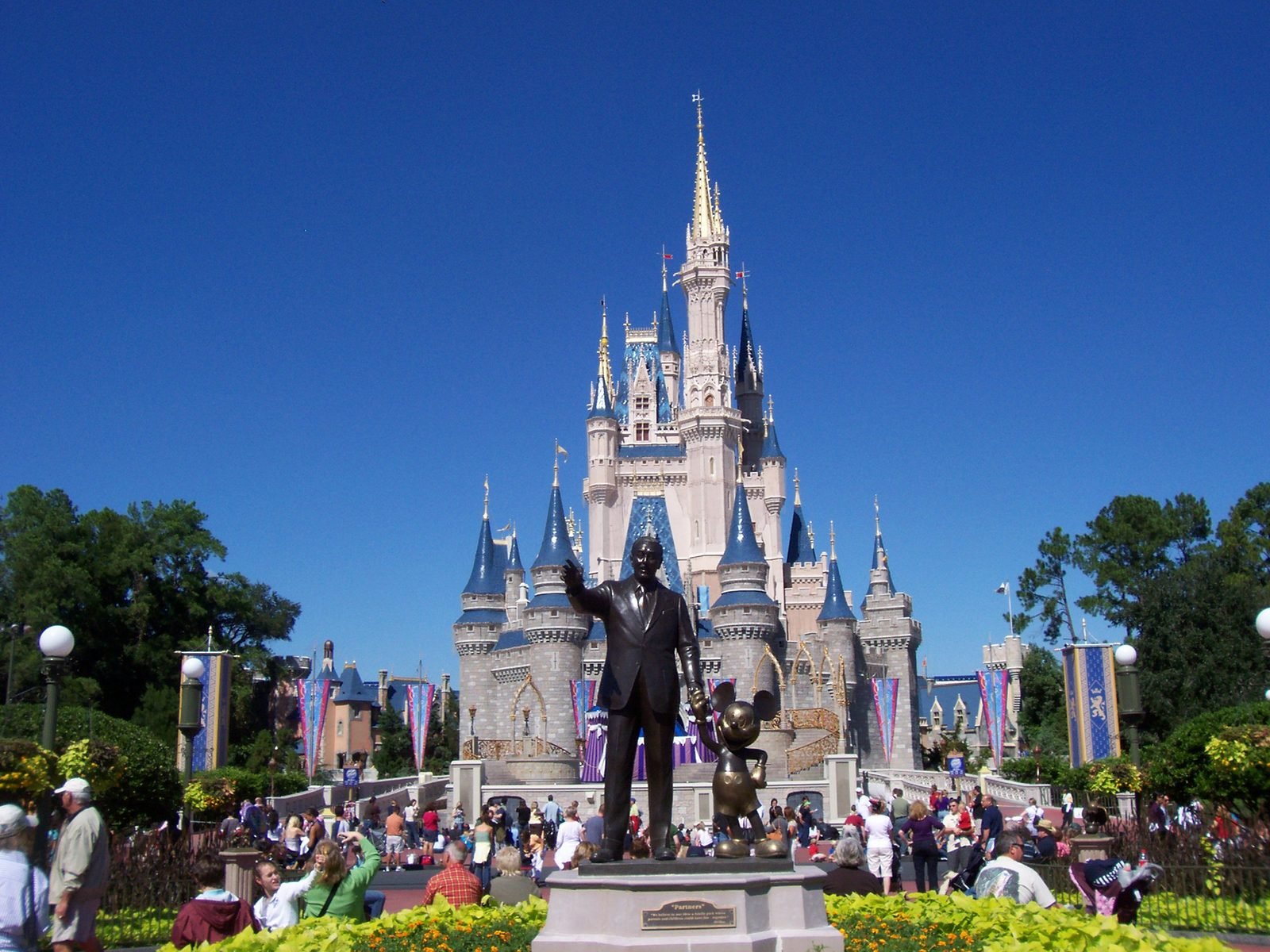 Small Group of No More Than 14 Guests | Orlando 5-Day self-guided and guided Tour