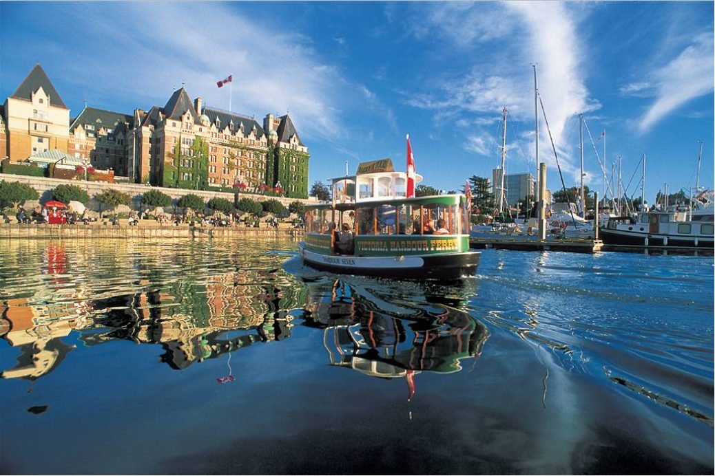 7-Day Tour of Vancouver Airport Pickup + Banff National Park + Columbia Glacier + Victoria (Package includes one night's stay at Fairmont Chateau Lake Louise)