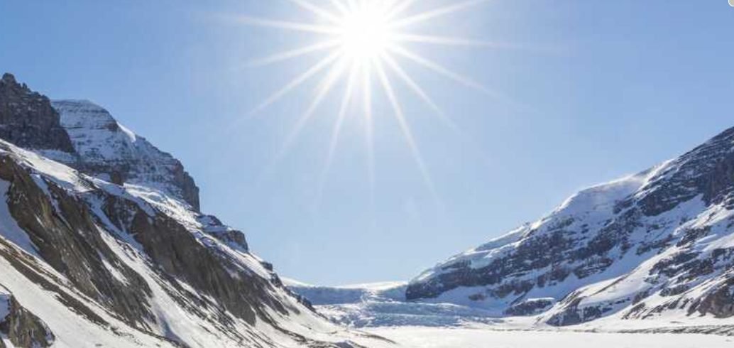 Calgary Airport Pickup + Columbia Glacier + Banff National Park + Lake Louise + Moraine Lake + Kamloops + Vancouver/Victoria 6-Day Tour (Package)