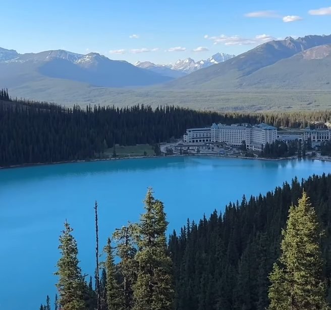Calgary Airport Pickup | Jasper National Park + Maligne Lake + Columbia Glacier + Lake Louise + Moraine Lake + Emerald Lake 4-Day Tour (Package)