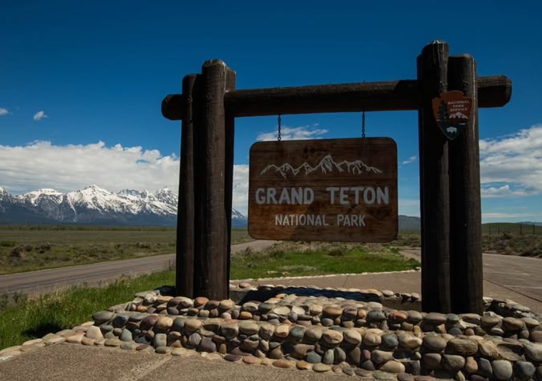 Los Angeles +Las Vegas +Lower Antelope Canyon +Horseshoe Bend +Yellowstone National Park + Grand Teton National Park 6-day Tour