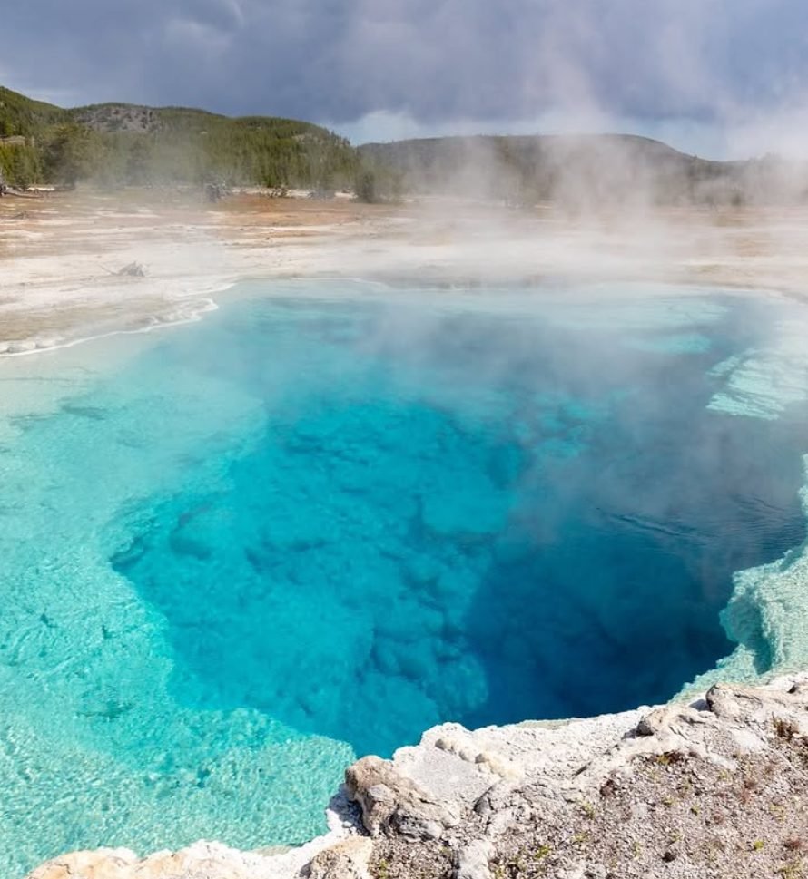 Grand Teton National Park + Yellowstone National Park + Salt Lake City 4-Day Tour