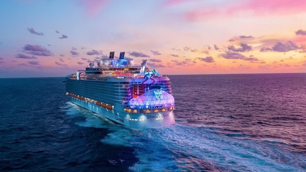 7 Days and 6 Nights Tour of Miami w/ Miami Airport Pick-up & Miami-Bahamas Round-Trip Cruise   