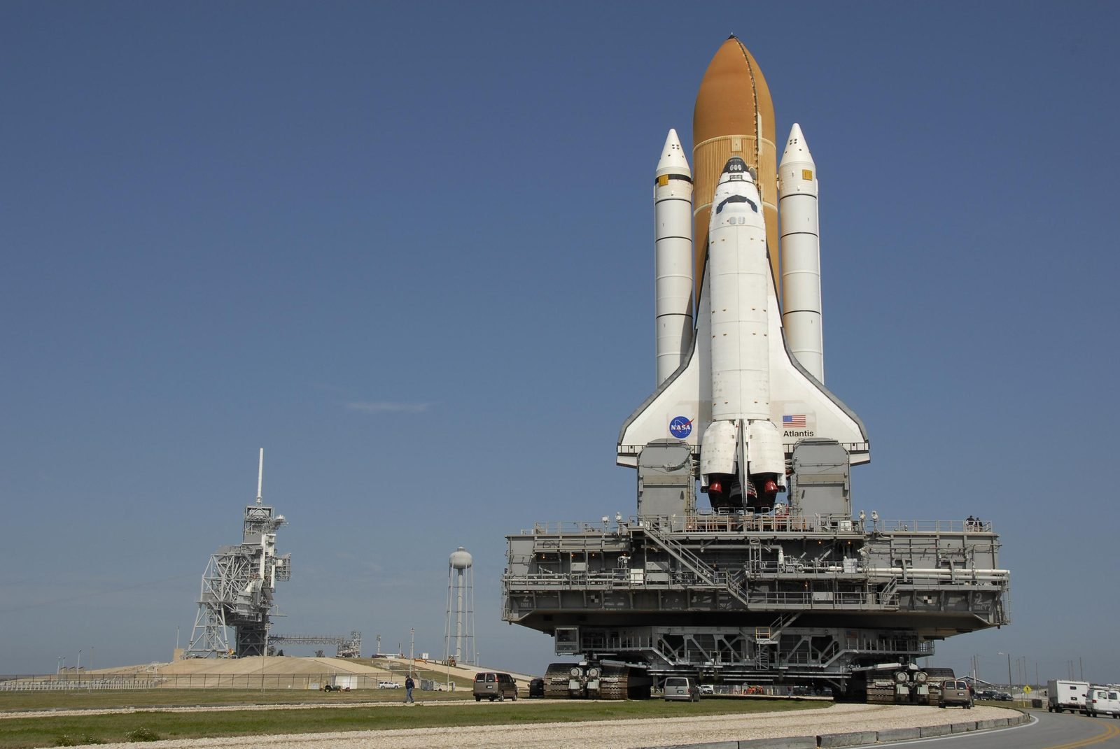Orlando Airport Pickup + Kennedy Space Center 2-day Tour (Small Group of No More Than 14 Guests)