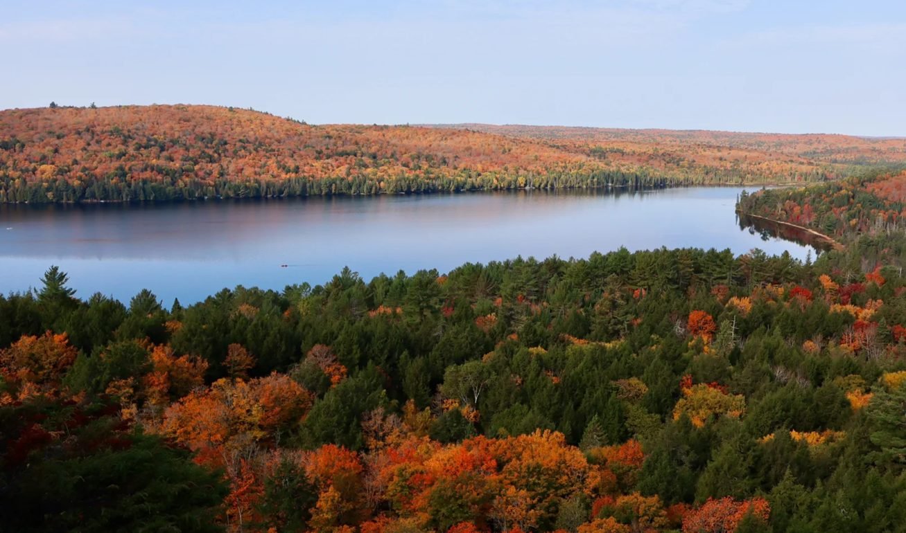 Small group with no more than 13 people | Toronto Round Trip+ Lake Couchiching+ Lake Muskoka+ Huntsville+ Algonquin Provincial Park 1 Day Tour
