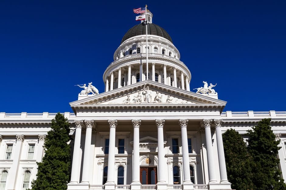 San Francisco+ Yellowstone National Park+ Grand Teton National Park+ Monument Valley+ Antelope Canyon+ Las Vegas+ Two Los Angeles Free Days 10-day Tour
