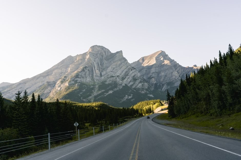 Banff - Calgary optional shuttle bus departs at 17:30